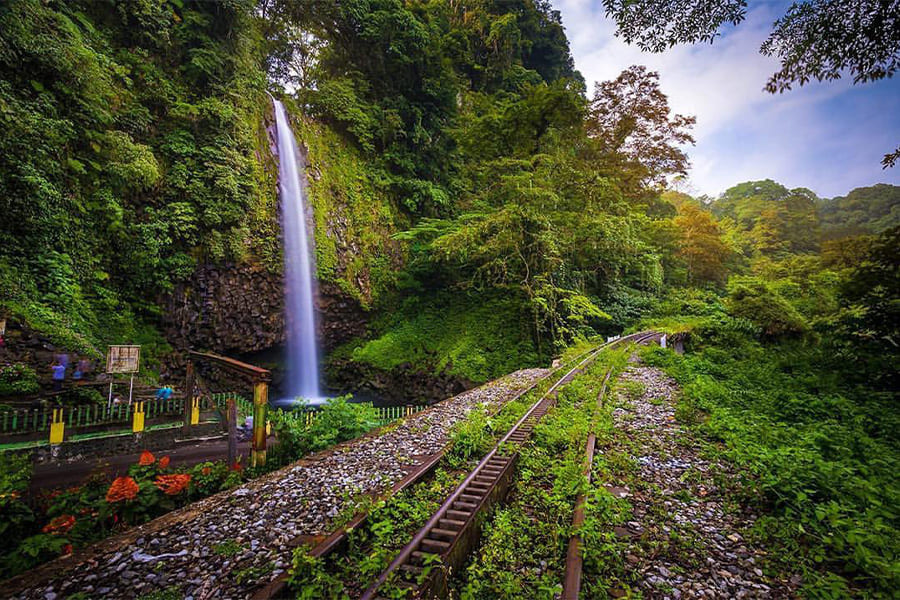 Anai waterfall - tour sumatra indonesia