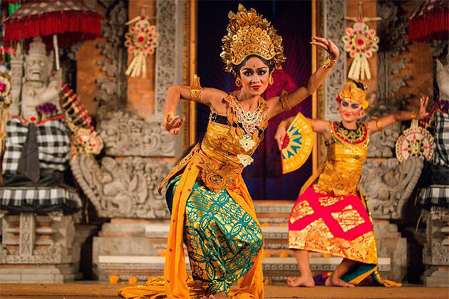 Balinese Dance Show - 7 days in indonesia family tour