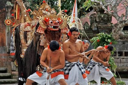 Barong and keris dance performance - family indonesia tours