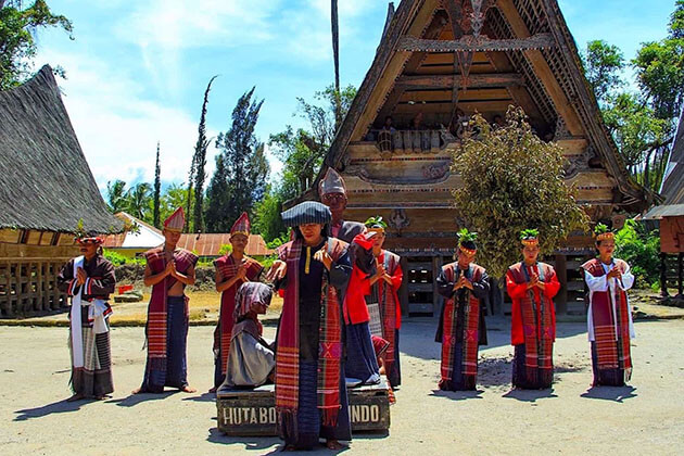 Discover traditional village - thing to do in Sumatra tours