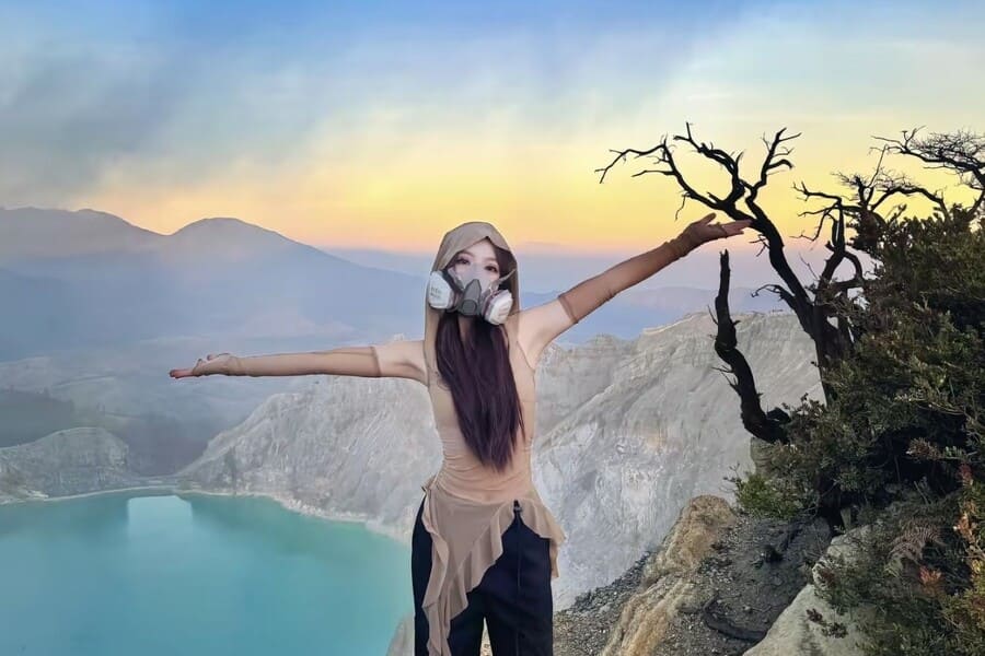 How to Visit Kawah Ijen Lake Indonesia