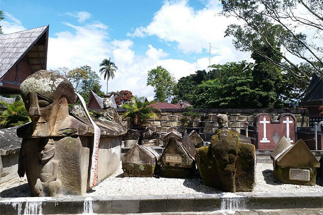 King Sidabutar ancient tomb - sumatra trips