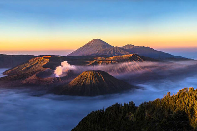 Mt bromo sunset - highlight of indonesia vacation