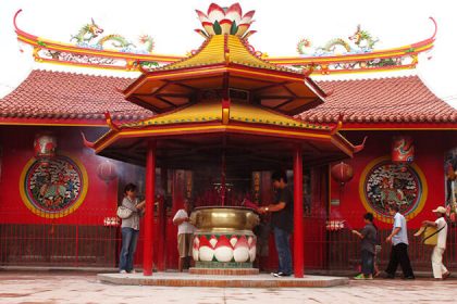 Petak Sembilan Chinese temple - jakarta vacation packages