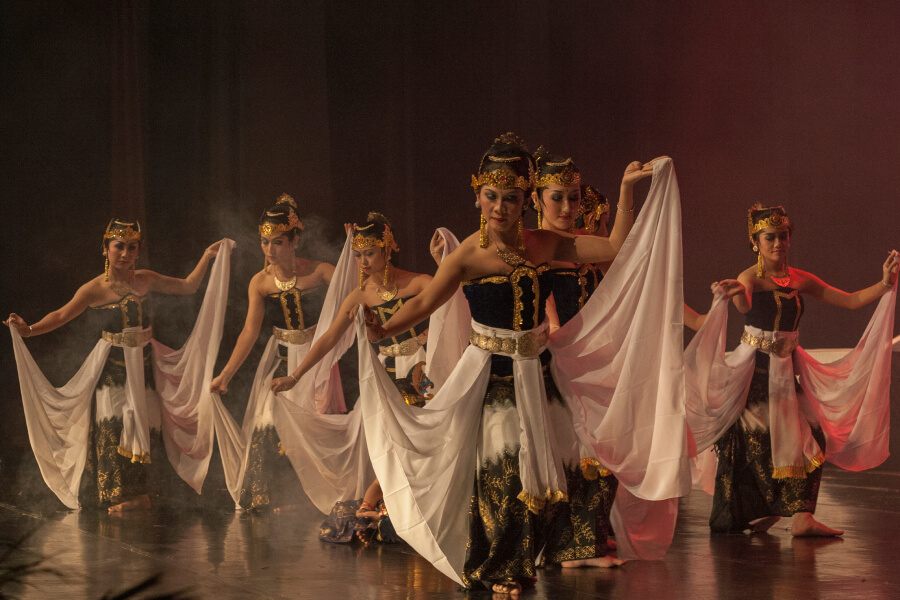Serimpi Dance (Central Java) Dance]
