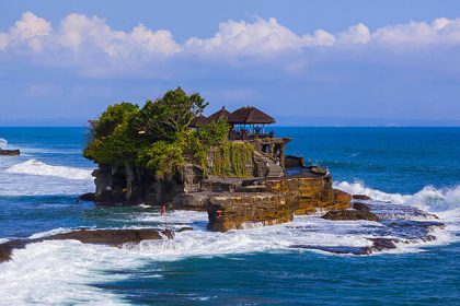 Tanah Lot sea temple - wonderful attraction for indonesia honeymoon tour