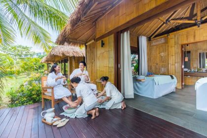 enjoy massage in indonesia honeymoon vacation