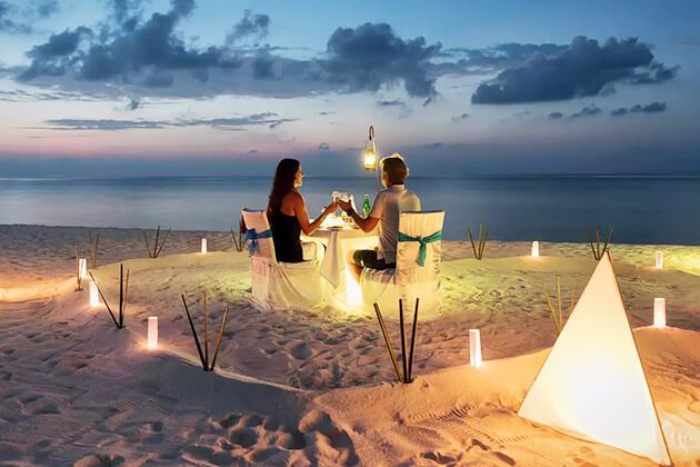 romantic dinner - indonesia honeymoon packages